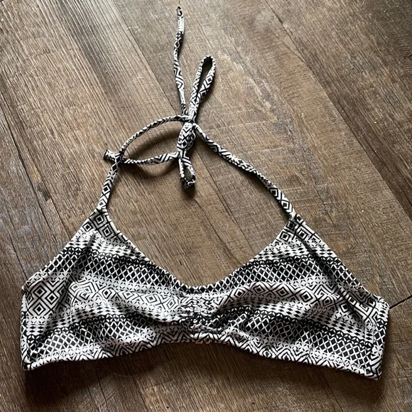 Victoria’s Secret bikini top - Picture 1 of 3